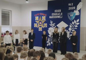 Spektakl "W poszukiwaniu supermocy nauczycieli"