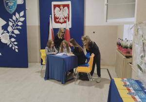 Spektakl "W poszukiwaniu supermocy nauczycieli"
