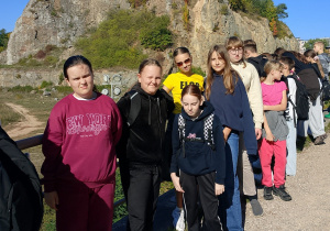 Widok na skałki w spinaczkowe w rezerwacie "Kadzielnia"